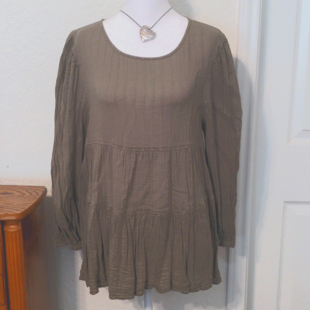 American Eagle Outfitters Women's Olive Green Long Sleeve Open Back Top. Size M